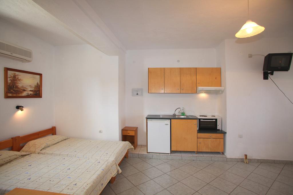 Alexandros Rooms & Studios Skopelos Town Room photo